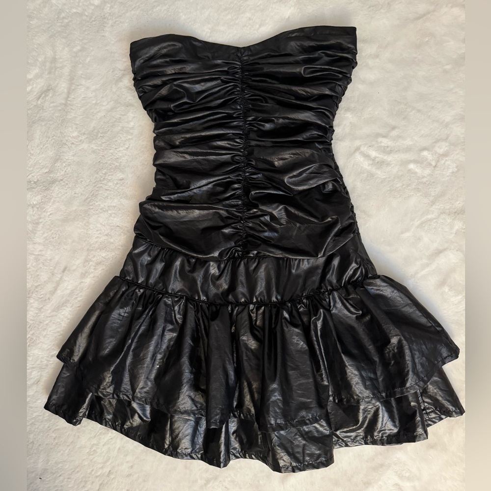 gorgeous black strapless mini dress